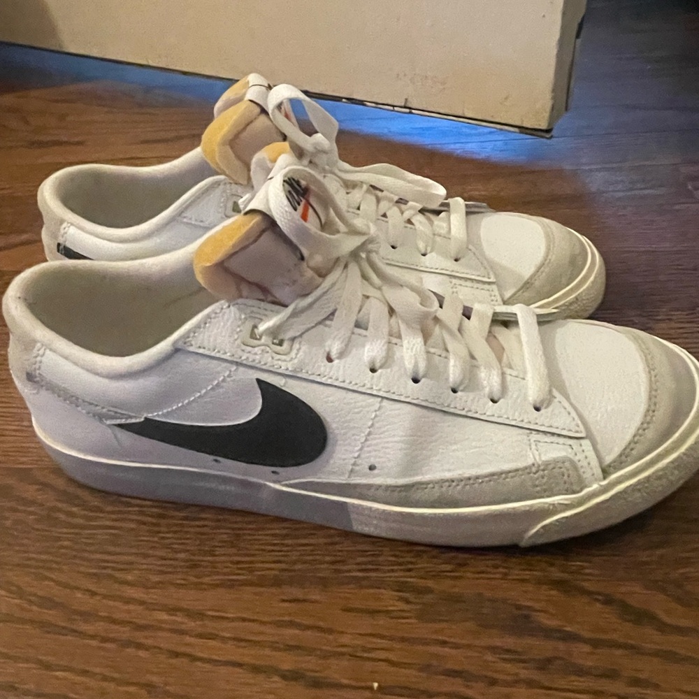 Nike Men’s Blazer Low Vintage Sneakers White Black:Excellent Condition: Size 9.5